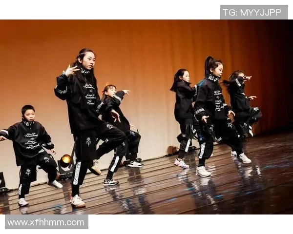 上海街舞队团队协作引发热议舞者间的默契与竞争如何平衡