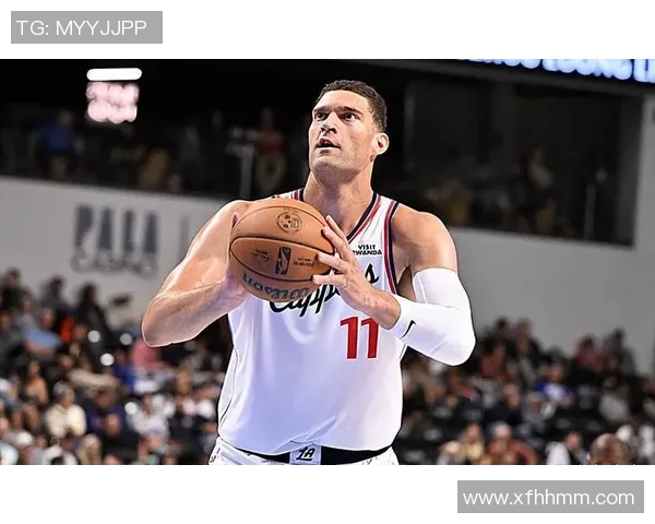 布鲁克洛佩斯的篮球之路与成就探讨